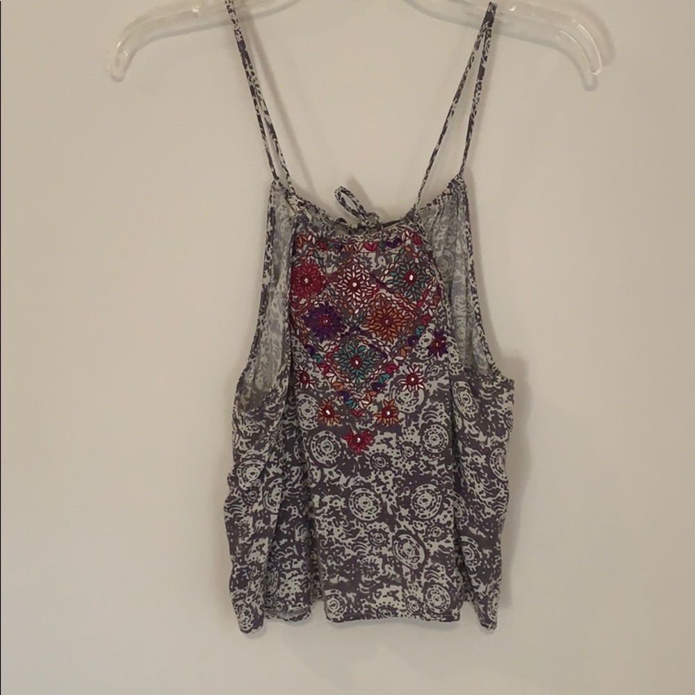 Crop tank flower detail